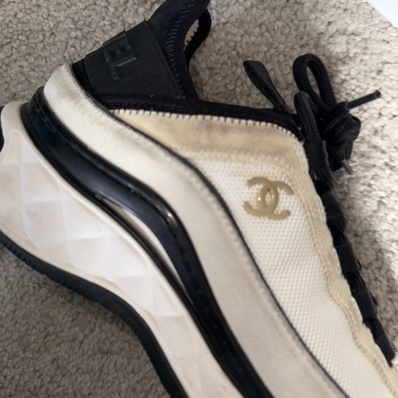 CHANEL Monochrome High-Top Sneakers - Picture 9 of 11